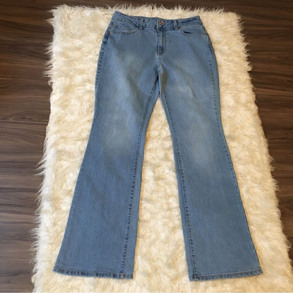 TALL. Stretch lite fade High waisted Flare leg! Super cute!‎